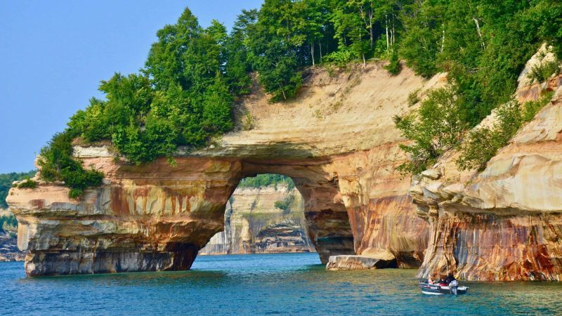 Pictured Rocks National Lakeshore – The Untamed Beauty of Michigan